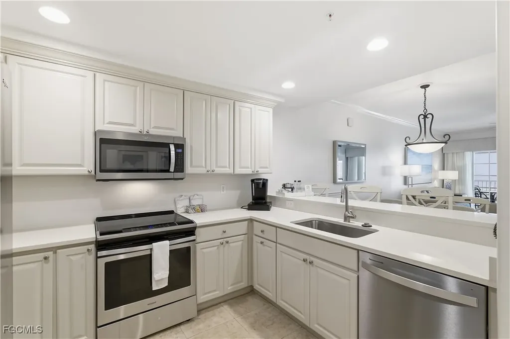 221 9th Street S Naples FL 34102
