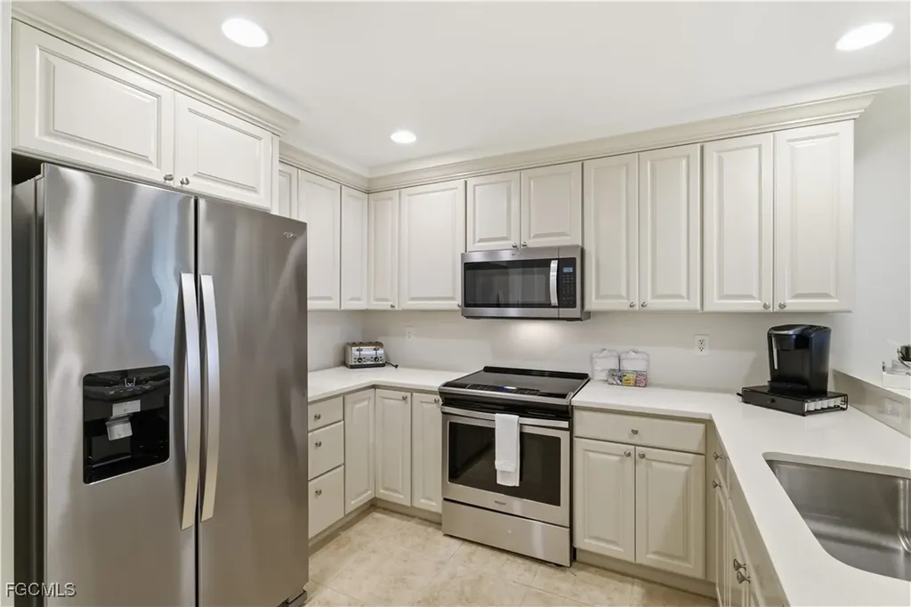 221 9th Street S Naples FL 34102