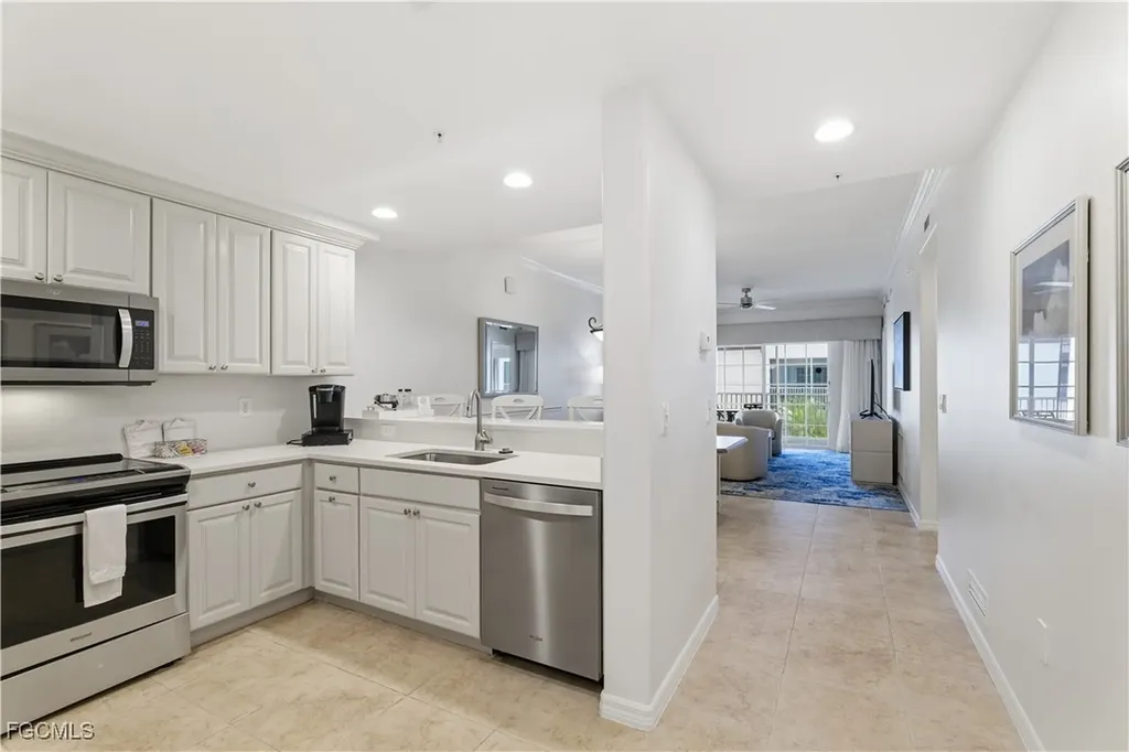 221 9th Street S Naples FL 34102