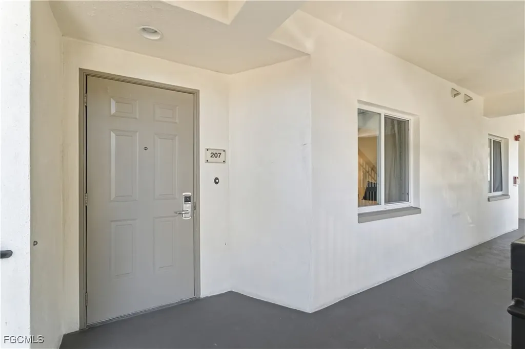 221 9th Street S Naples FL 34102