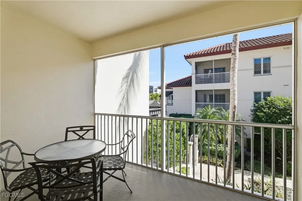 221 9th Street S Naples FL 34102