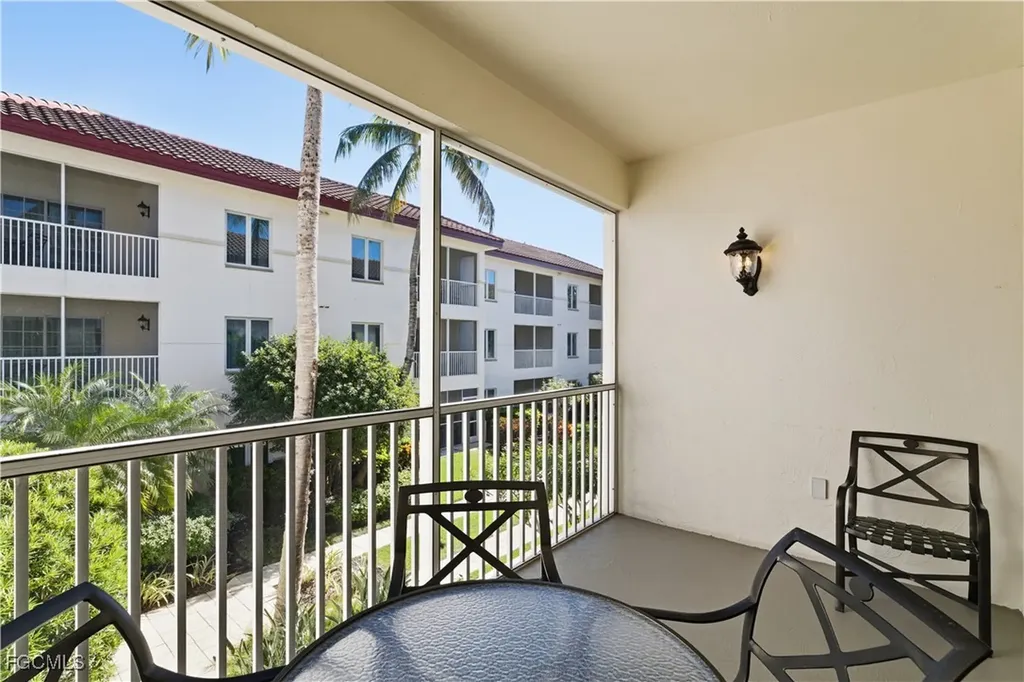 221 9th Street S Naples FL 34102