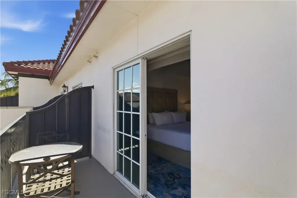 221 9th Street S Naples FL 34102