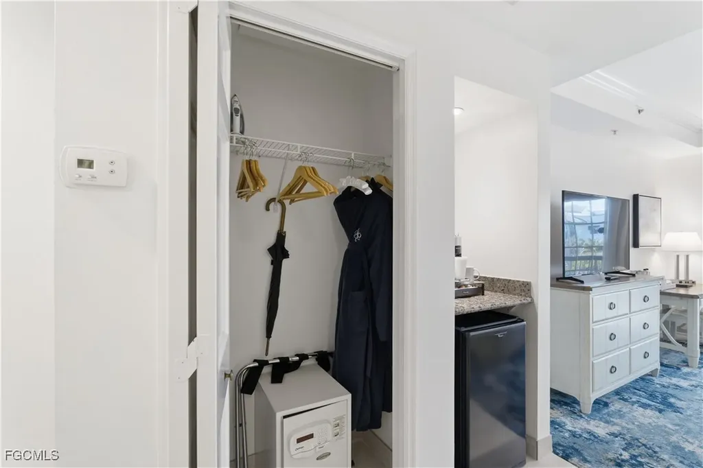 221 9th Street S Naples FL 34102