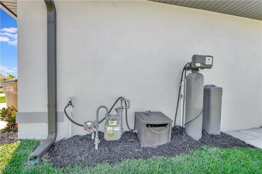1733 SW 29th Terrace Cape Coral FL 33914