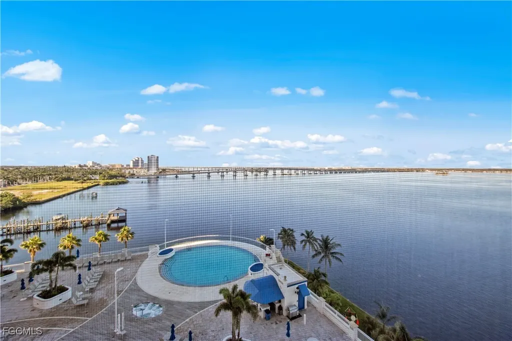 2745 1st Street Fort Myers FL 33916