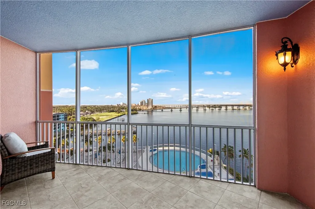 2745 1st Street Fort Myers FL 33916