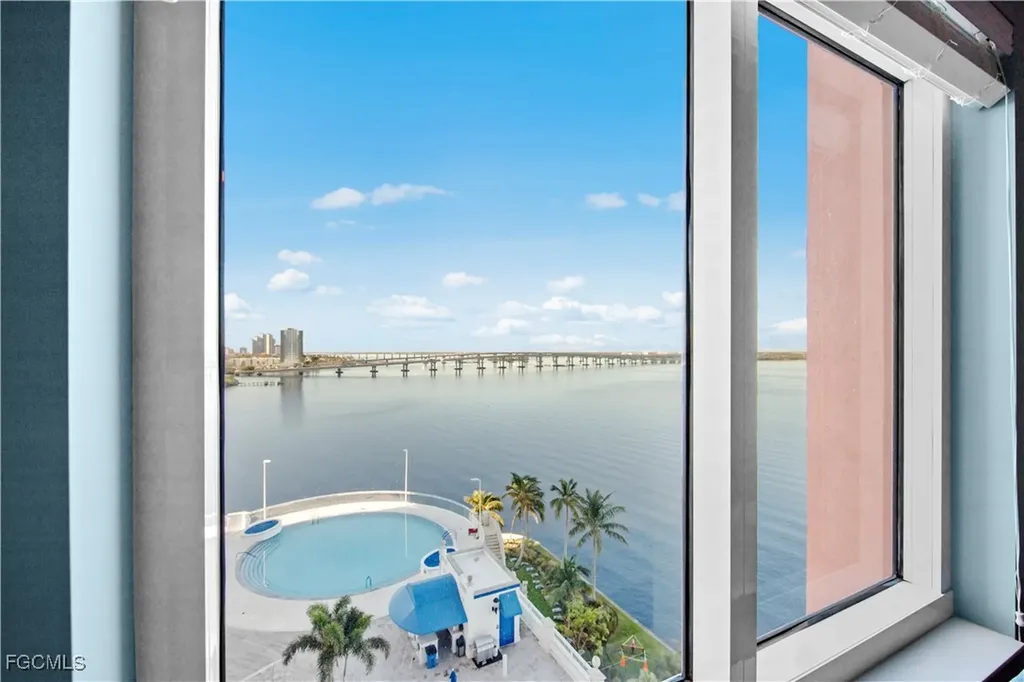 2745 1st Street Fort Myers FL 33916