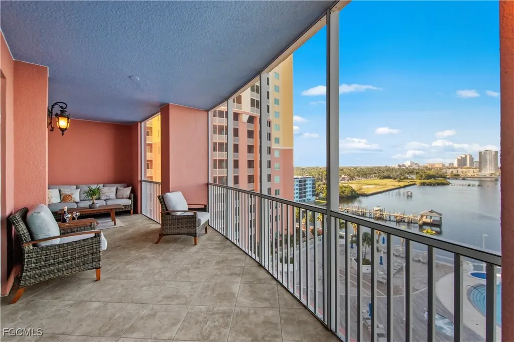 2745 1st Street Fort Myers FL 33916