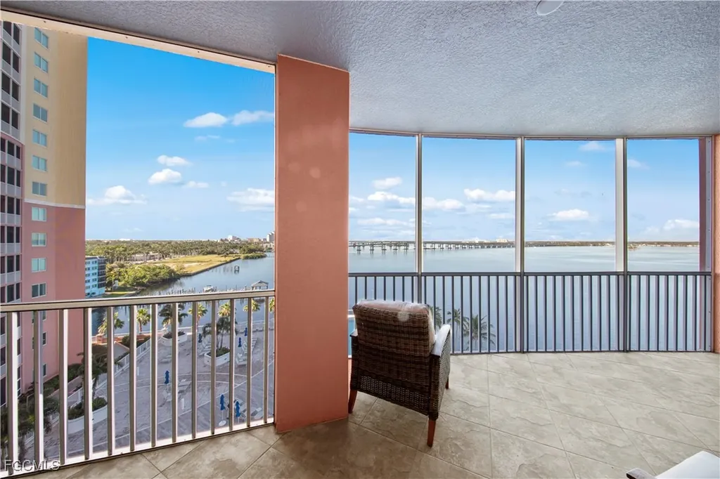 2745 1st Street Fort Myers FL 33916