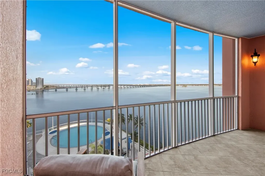 2745 1st Street Fort Myers FL 33916