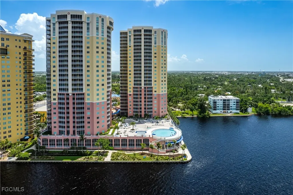 2745 1st Street Fort Myers FL 33916