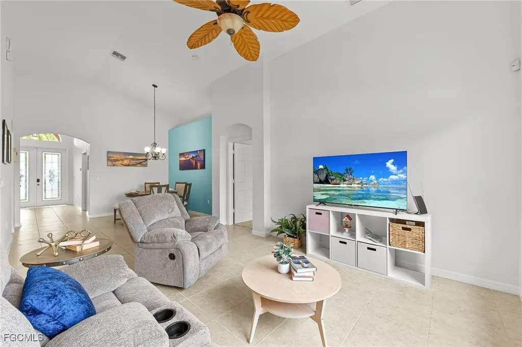 8615 Sumner Avenue Fort Myers FL 33908