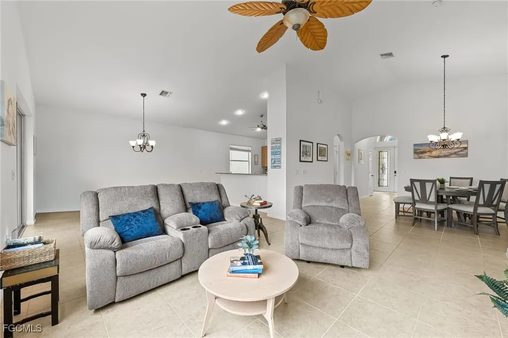 8615 Sumner Avenue Fort Myers FL 33908