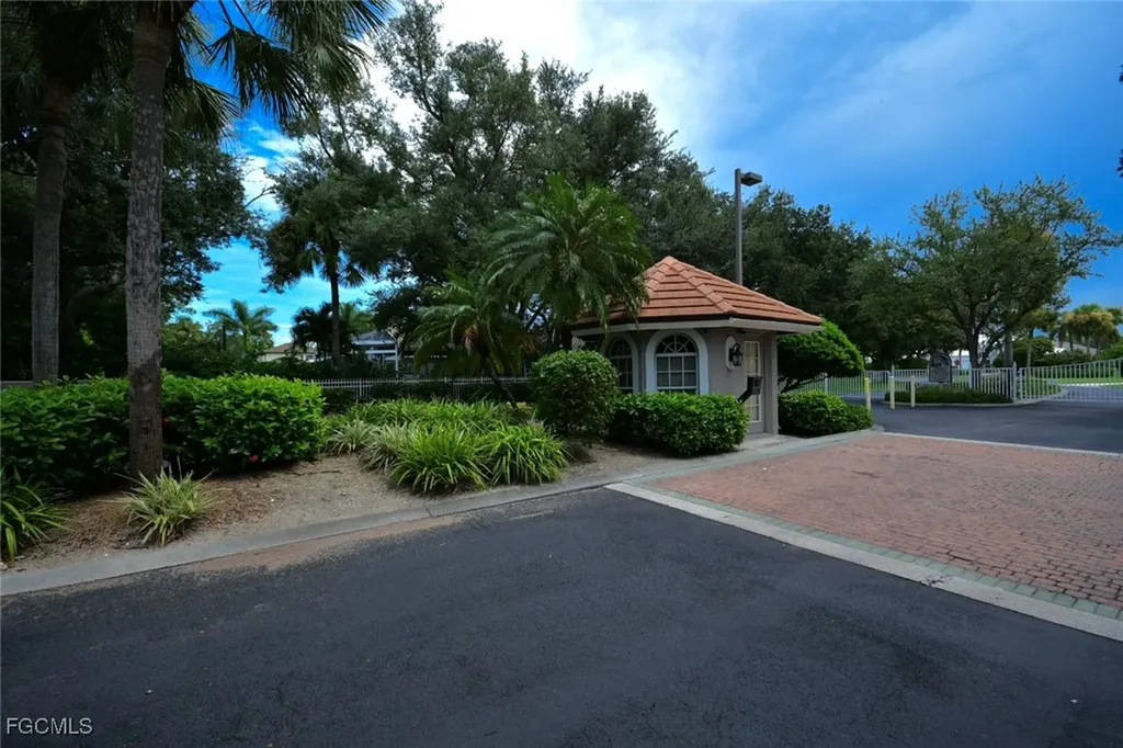 1829 Piccadilly Circle Cape Coral FL 33991