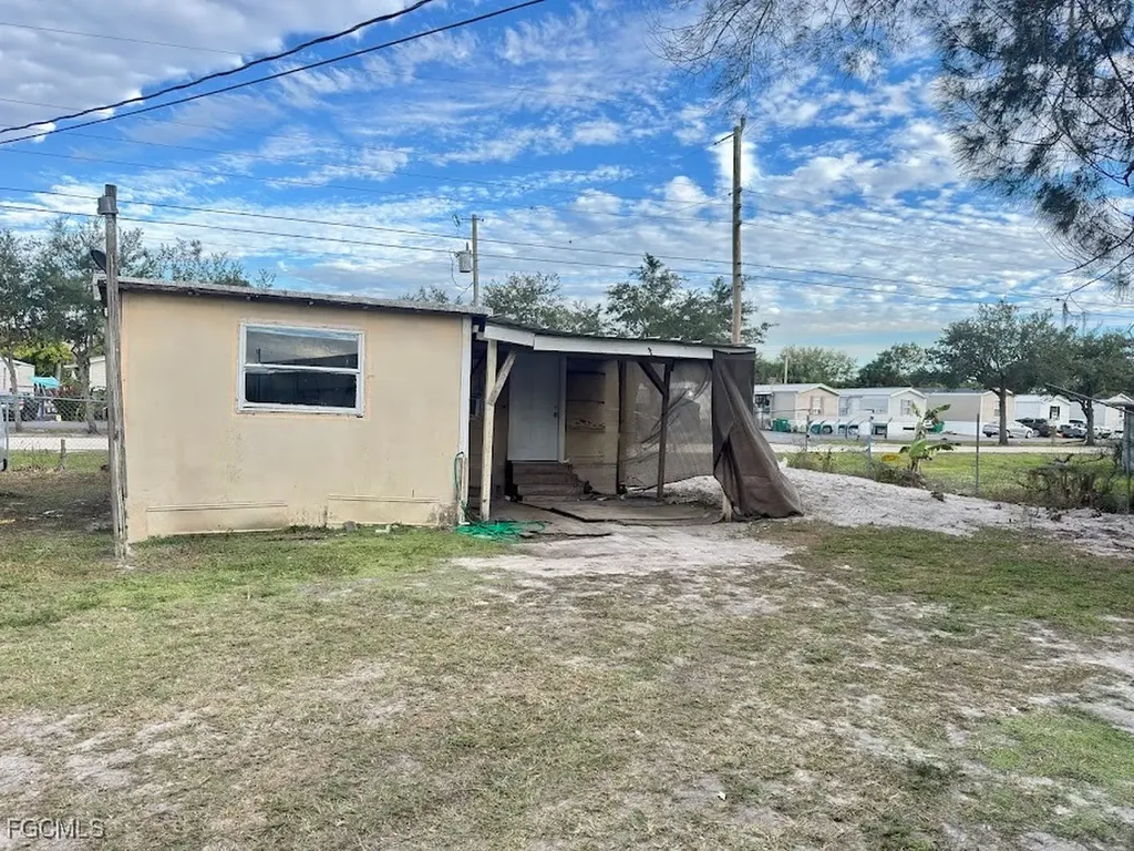306 13th Street SE Immokalee FL 34142-3220