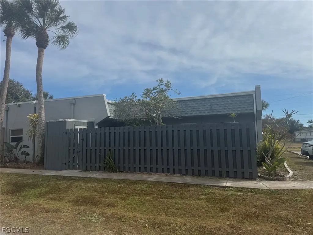 1165 Palm Avenue North Fort Myers FL 33903