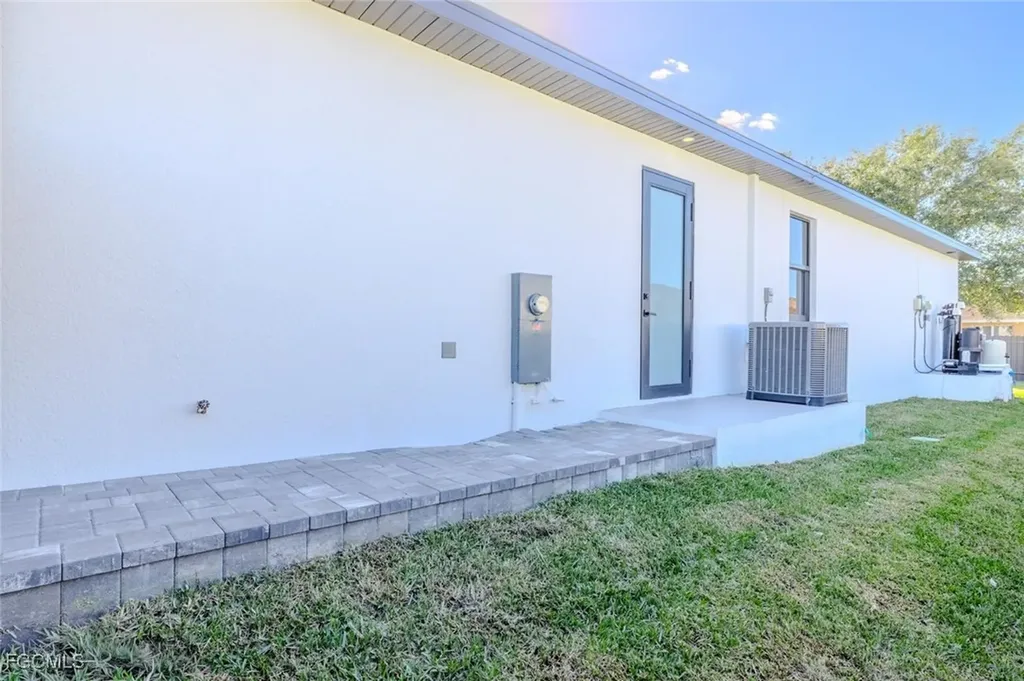 1116 NW 21st Place Cape Coral FL 33993