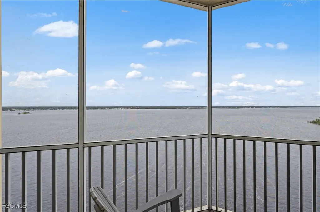 2745 1st Street Fort Myers FL 33916