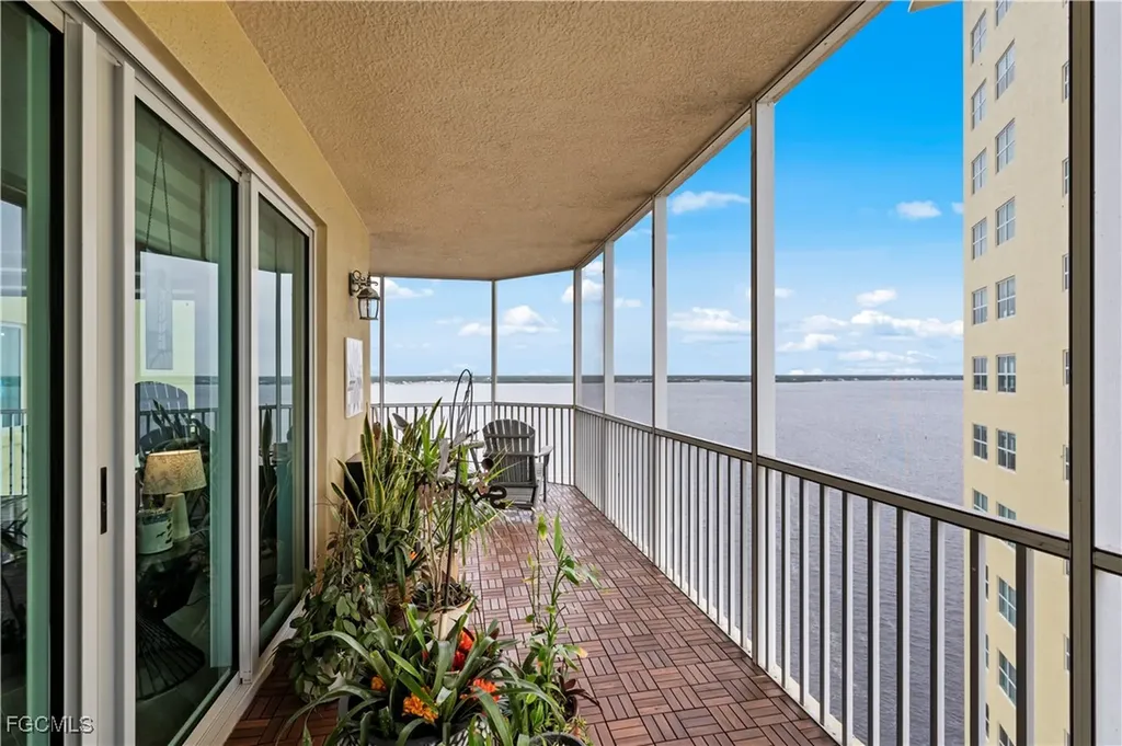 2745 1st Street Fort Myers FL 33916