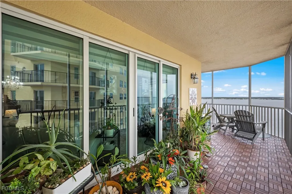 2745 1st Street Fort Myers FL 33916