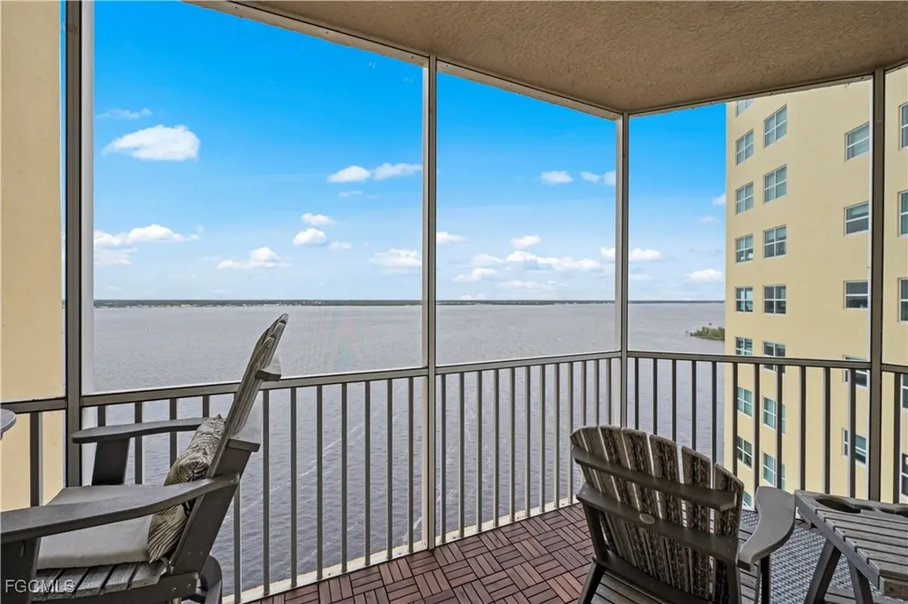 2745 1st Street Fort Myers FL 33916