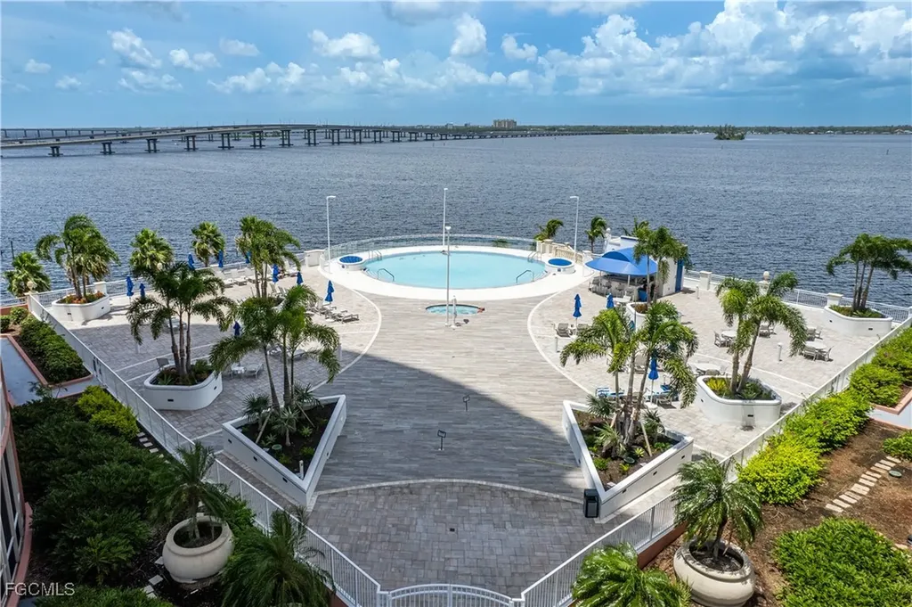 2745 1st Street Fort Myers FL 33916