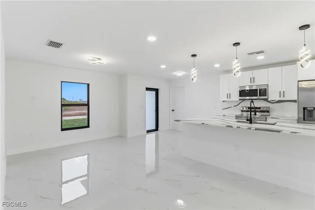 1918 NW 21st Terrace Cape Coral FL 33993