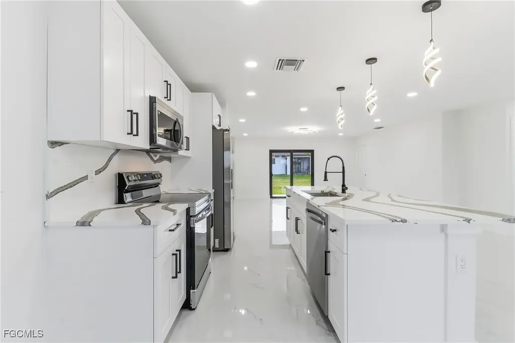 1918 NW 21st Terrace Cape Coral FL 33993