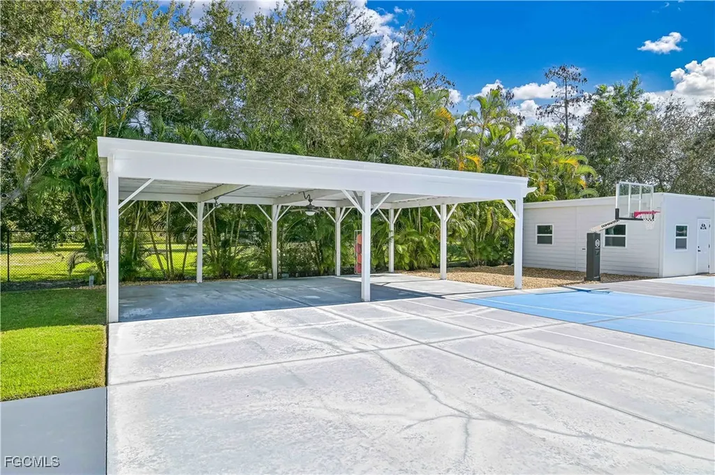 6941 Hunters Road Naples FL 34109