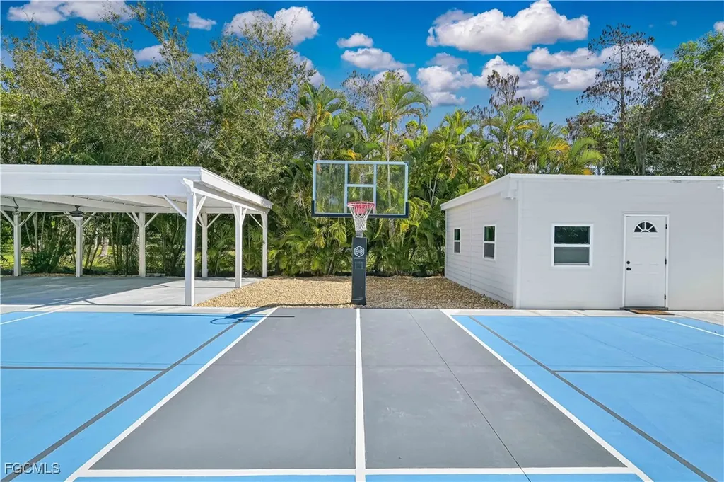 6941 Hunters Road Naples FL 34109