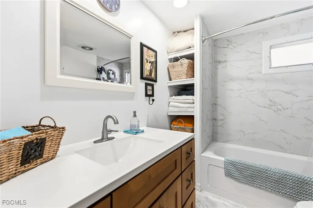 5523 Sir Walter Way North Fort Myers FL 33917