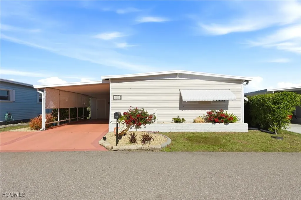 5523 Sir Walter Way North Fort Myers FL 33917