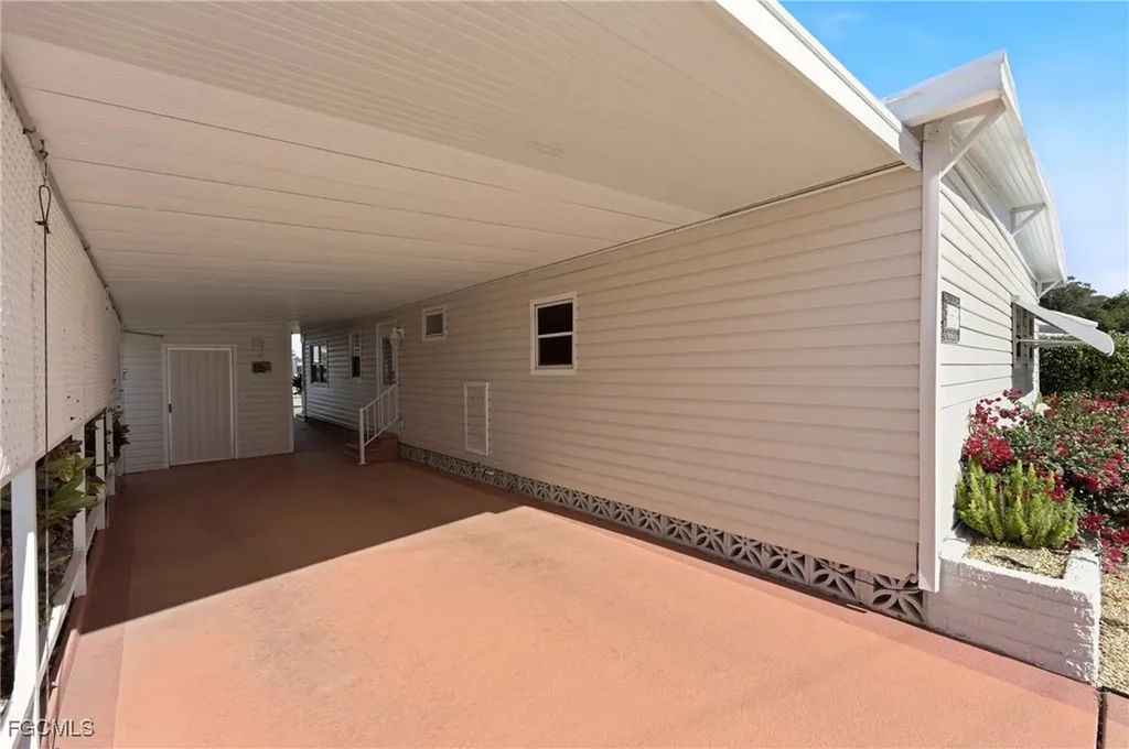 5523 Sir Walter Way North Fort Myers FL 33917