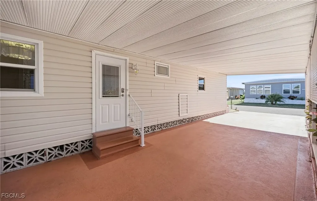 5523 Sir Walter Way North Fort Myers FL 33917