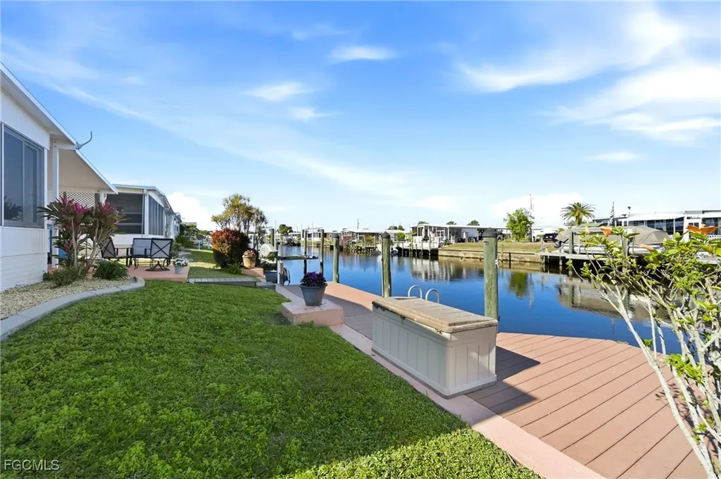 5523 Sir Walter Way North Fort Myers FL 33917