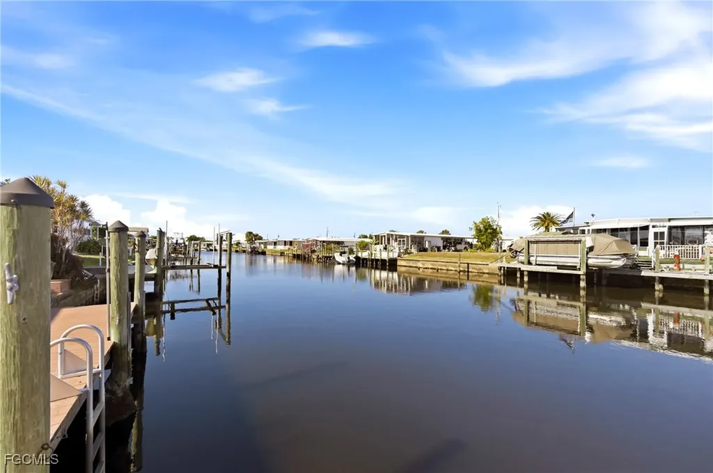 5523 Sir Walter Way North Fort Myers FL 33917