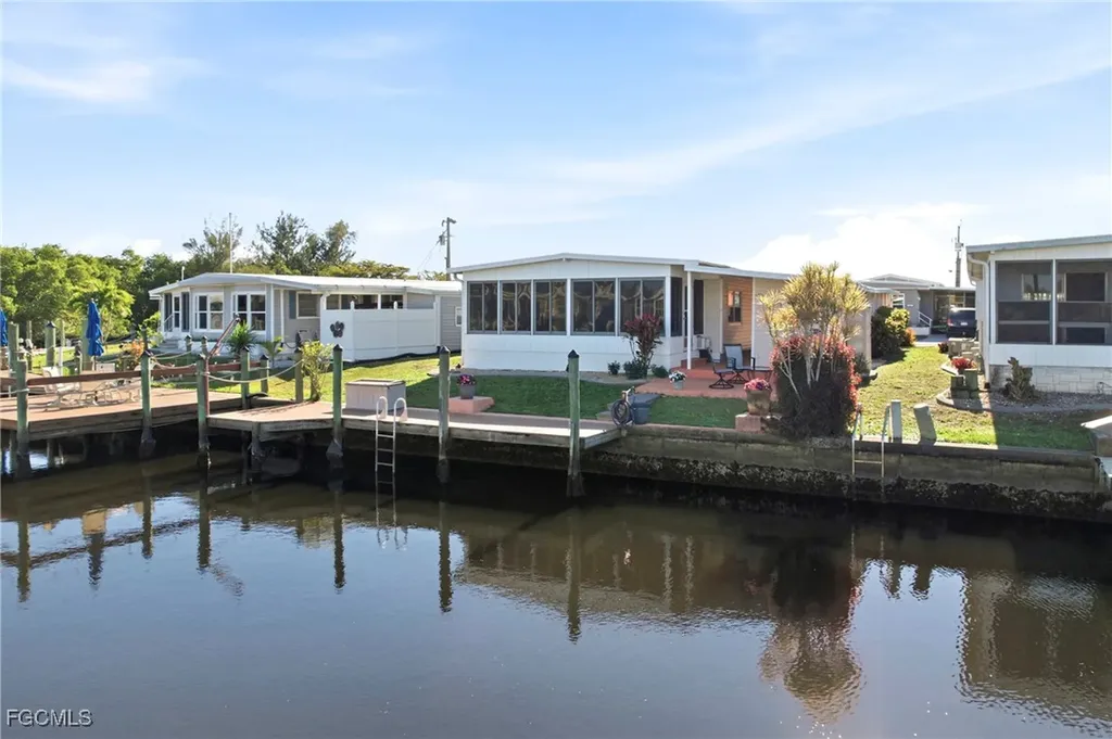 5523 Sir Walter Way North Fort Myers FL 33917