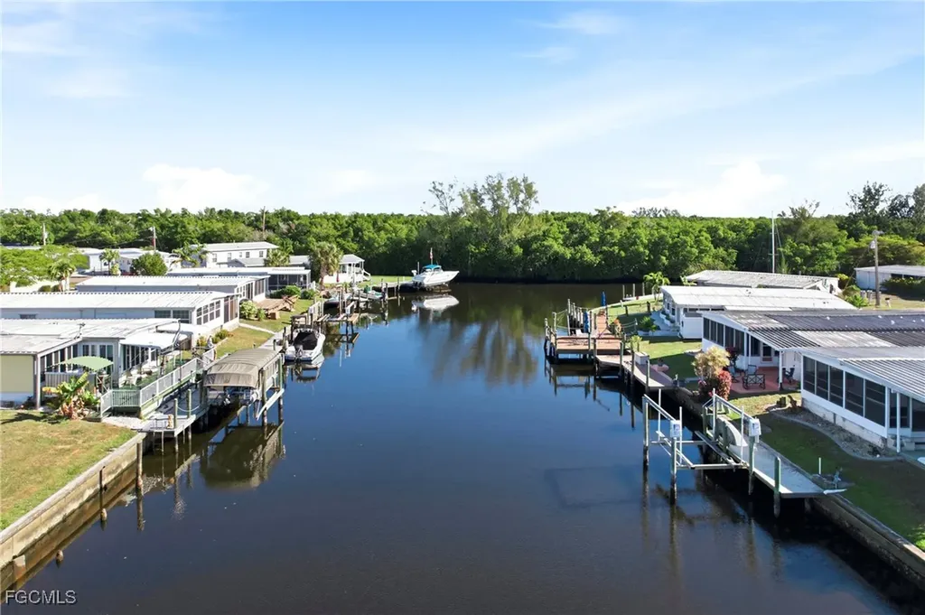 5523 Sir Walter Way North Fort Myers FL 33917