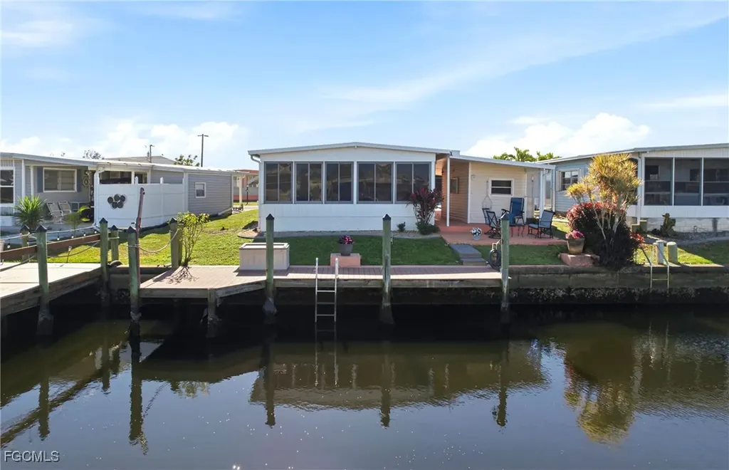 5523 Sir Walter Way North Fort Myers FL 33917