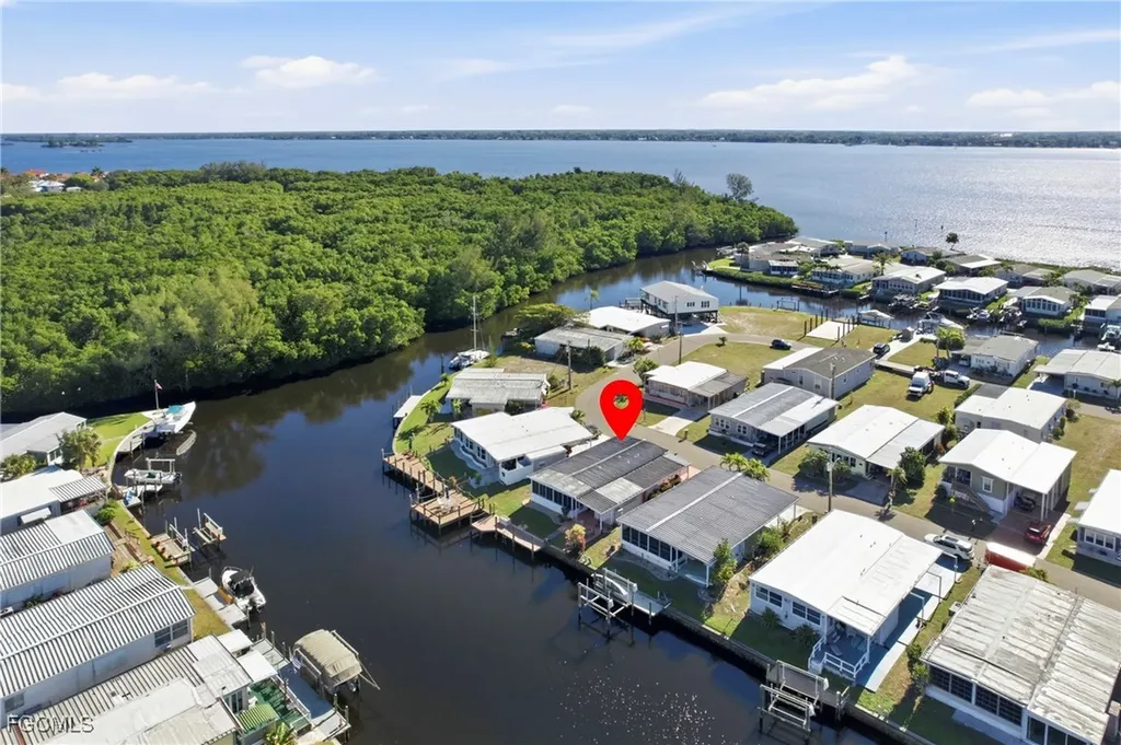 5523 Sir Walter Way North Fort Myers FL 33917