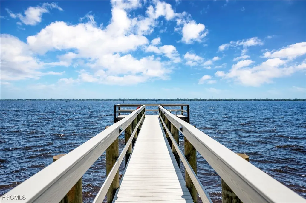 5523 Sir Walter Way North Fort Myers FL 33917