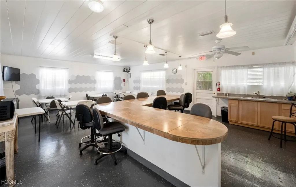 5523 Sir Walter Way North Fort Myers FL 33917