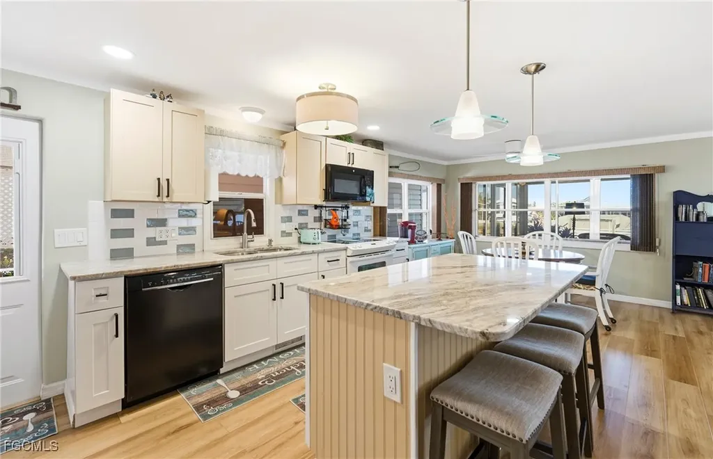 5523 Sir Walter Way North Fort Myers FL 33917