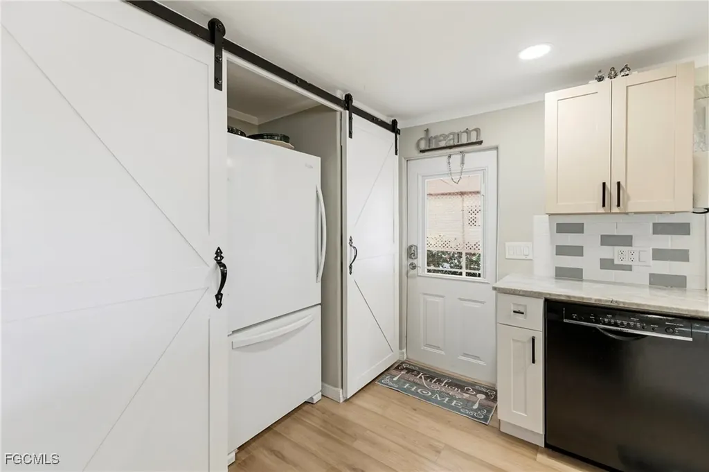 5523 Sir Walter Way North Fort Myers FL 33917