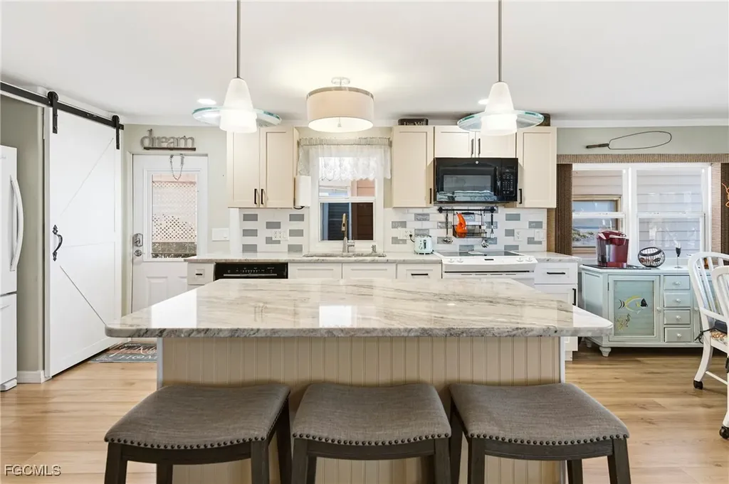 5523 Sir Walter Way North Fort Myers FL 33917