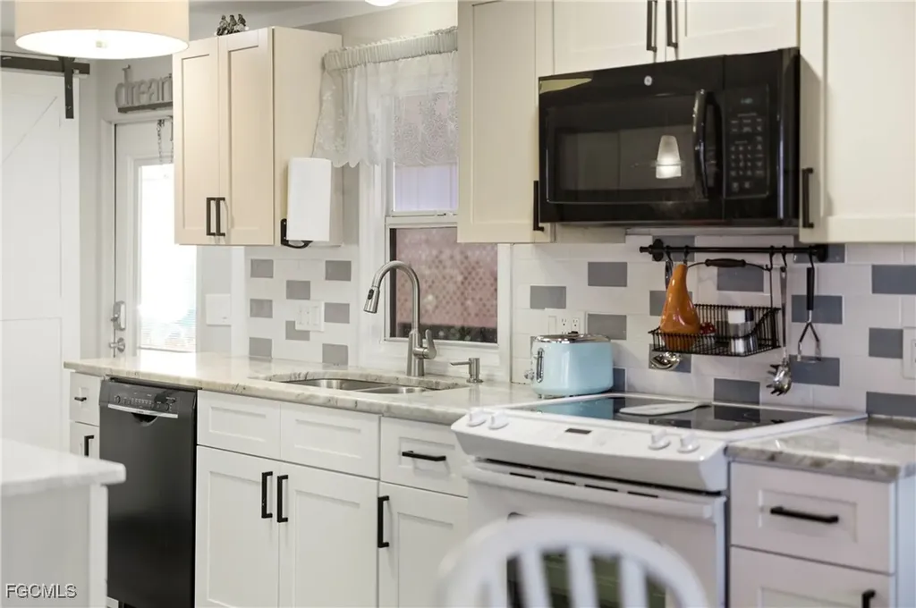 5523 Sir Walter Way North Fort Myers FL 33917