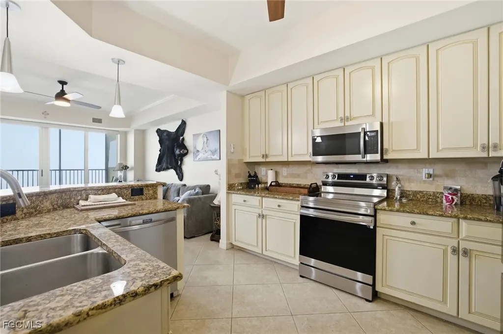 2797 1st Street Fort Myers FL 33916