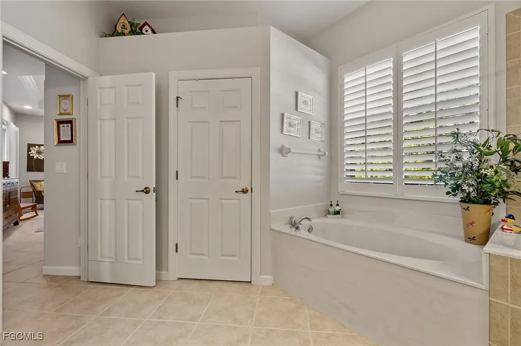 8872 King Henry Court Fort Myers FL 33908