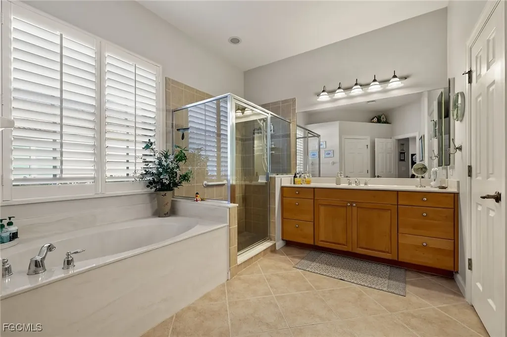 8872 King Henry Court Fort Myers FL 33908